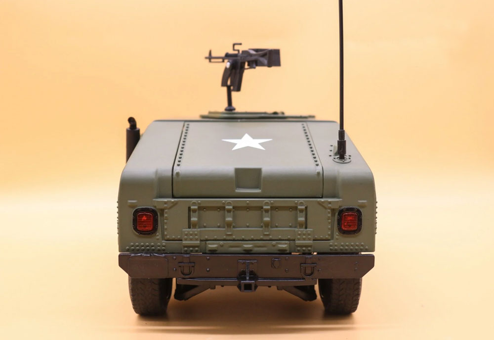 Humvee Militar KDW – Miniatura 1:18 de Alta Precisão
