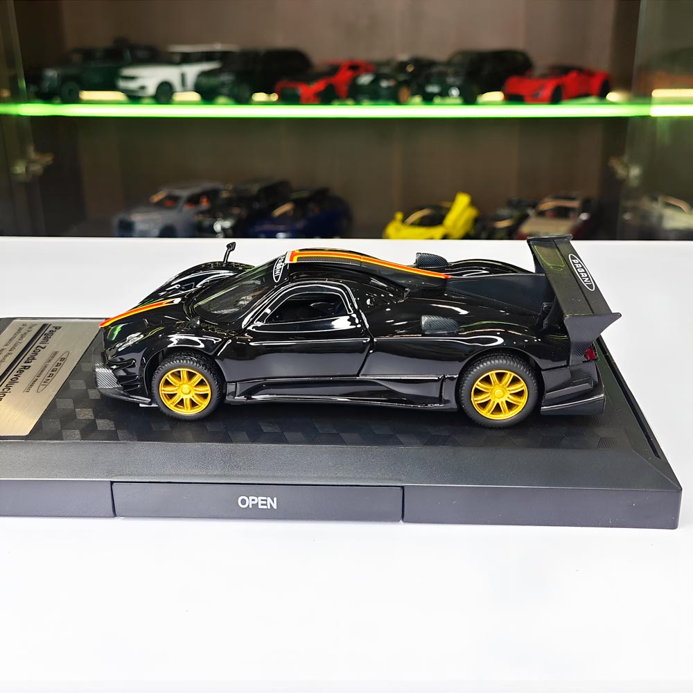 Pagani Zonda Revolución em Escala 1:31