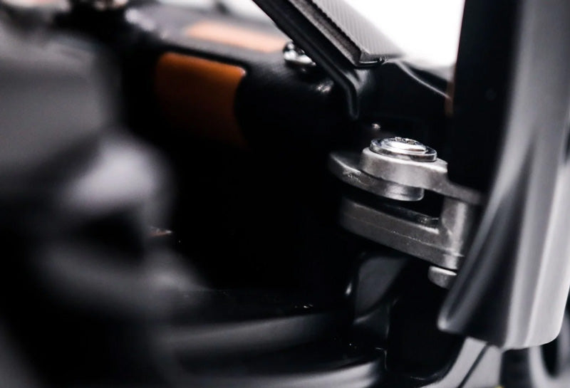Koenigsegg Jesko 1:24 – Miniatura de Luxo com Iluminação e Som