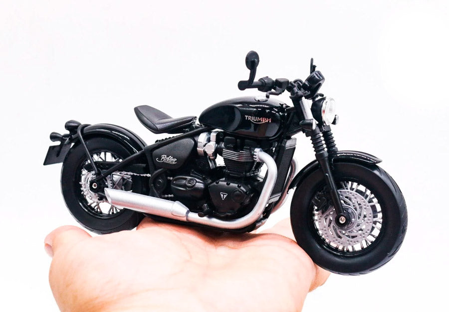 Moto Triumph Bonneville Bobber em Escala 1:12