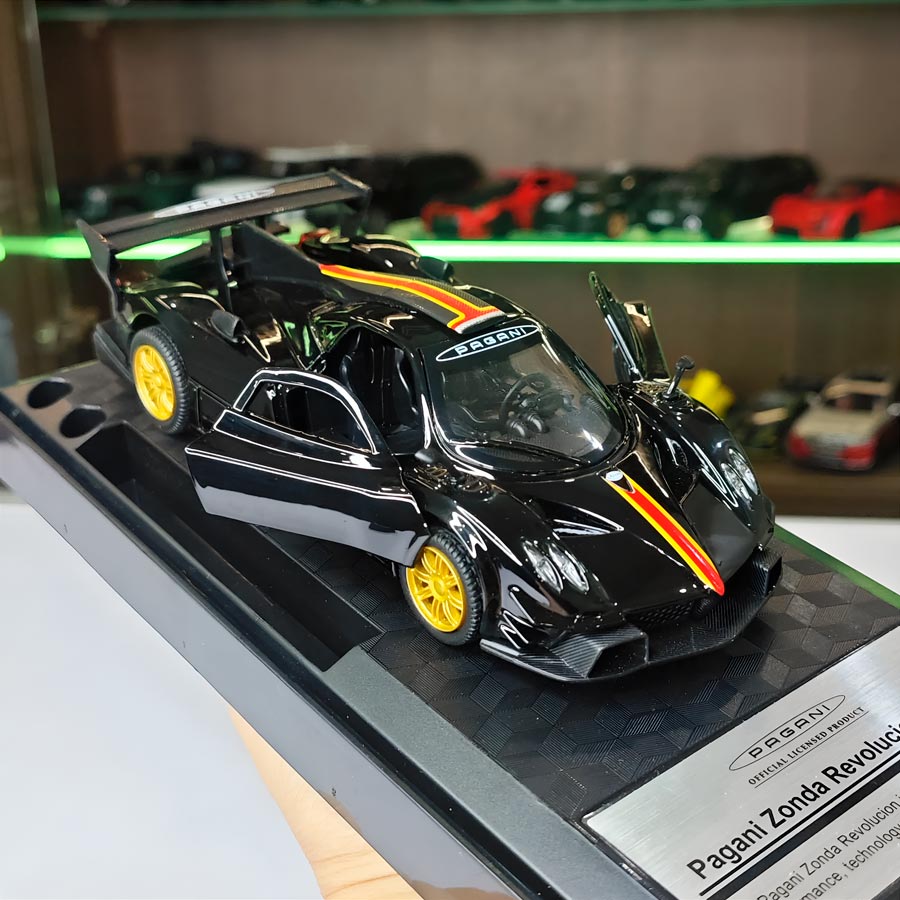 Pagani Zonda Revolución em Escala 1:31