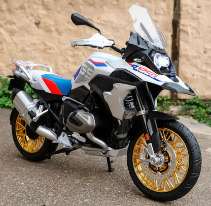 Miniatura Gigante de BMW R1250 GS ADV com Alforjes em Escala 1:9
