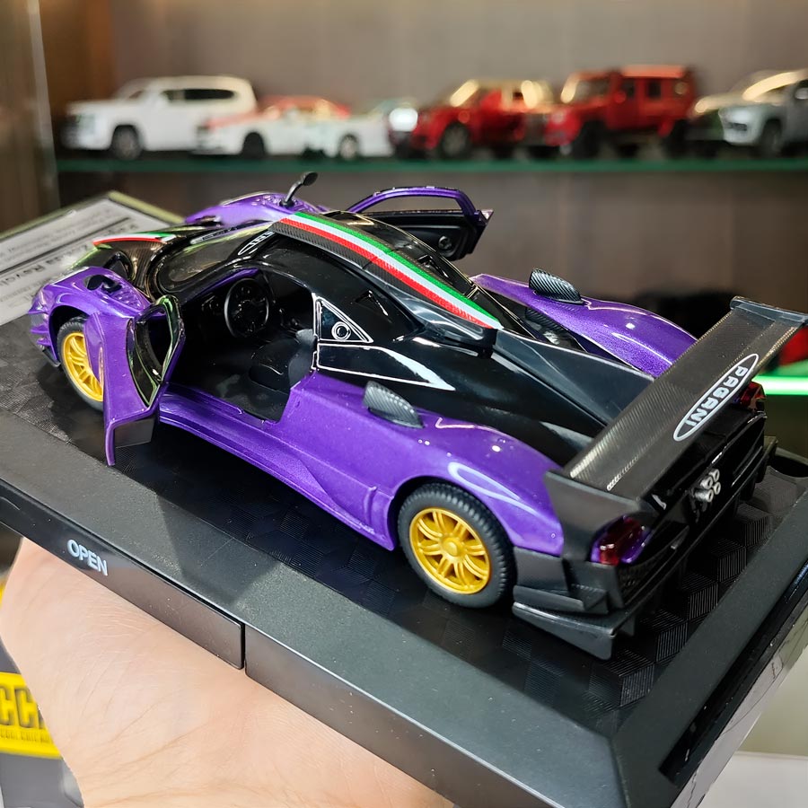 Pagani Zonda Revolución em Escala 1:31