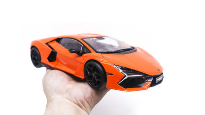 Lamborghini Revuelto em Escala 1:18