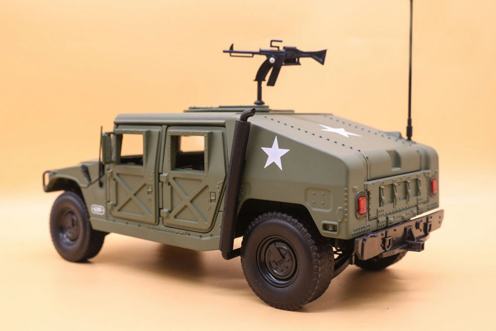 Humvee Militar KDW – Miniatura 1:18 de Alta Precisão