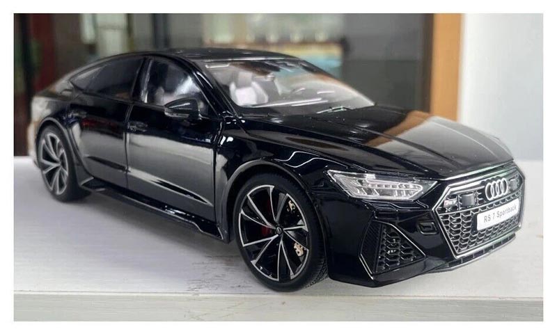 Audi RS7 Sportback com Chave Remota em Escala 1:18