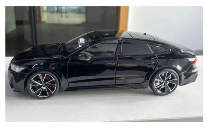 Audi RS7 Sportback com Chave Remota em Escala 1:18