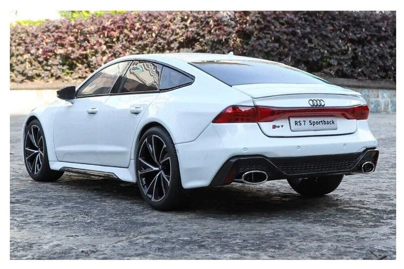 Audi RS7 Sportback com Chave Remota em Escala 1:18