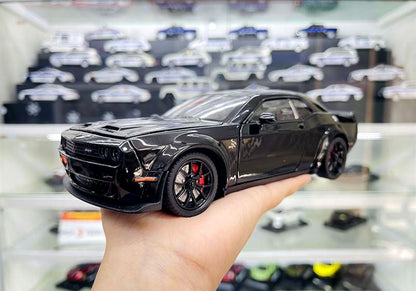 Dodge Challenger SRT Hellcat 1:24