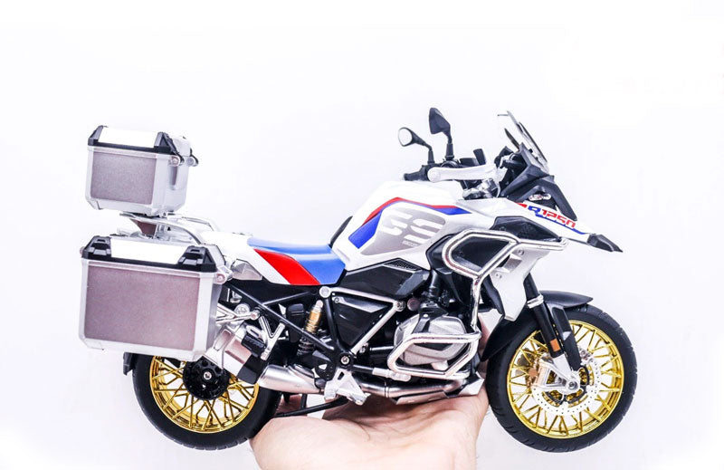 Miniatura Gigante de BMW R1250 GS ADV com Alforjes em Escala 1:9
