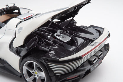 Ferrari Daytona SP3 em Escala 1:18