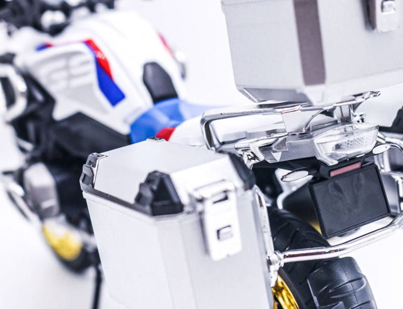 Miniatura Gigante de BMW R1250 GS ADV com Alforjes em Escala 1:9