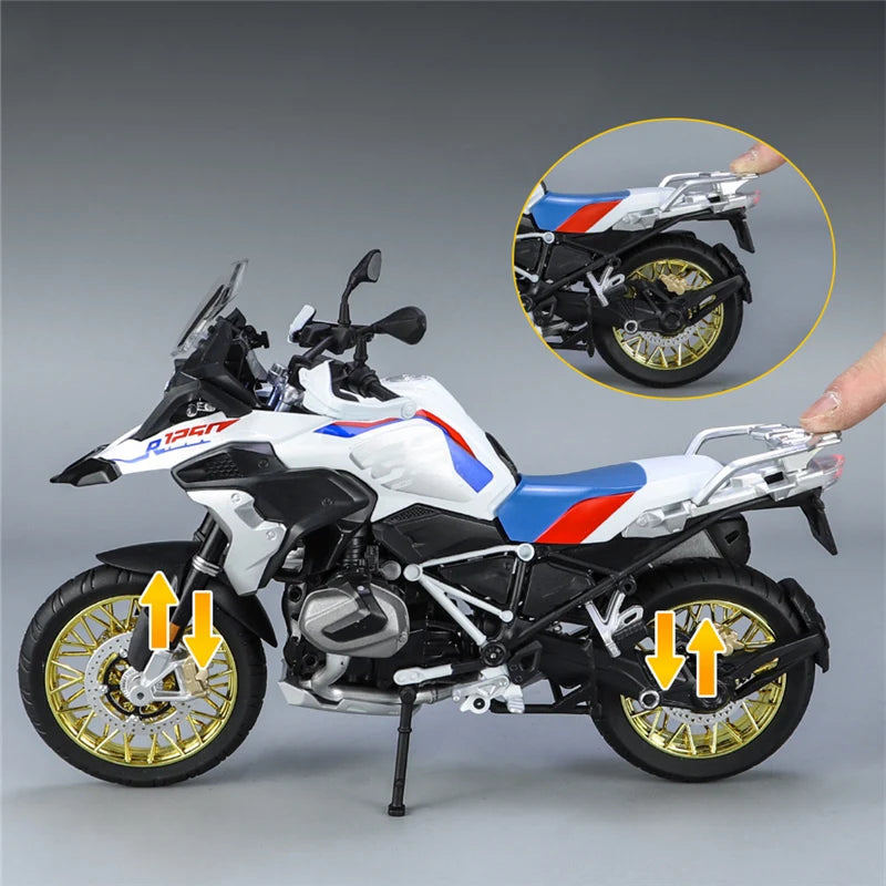 Miniatura Gigante de BMW R1250 GS ADV com Alforjes em Escala 1:9