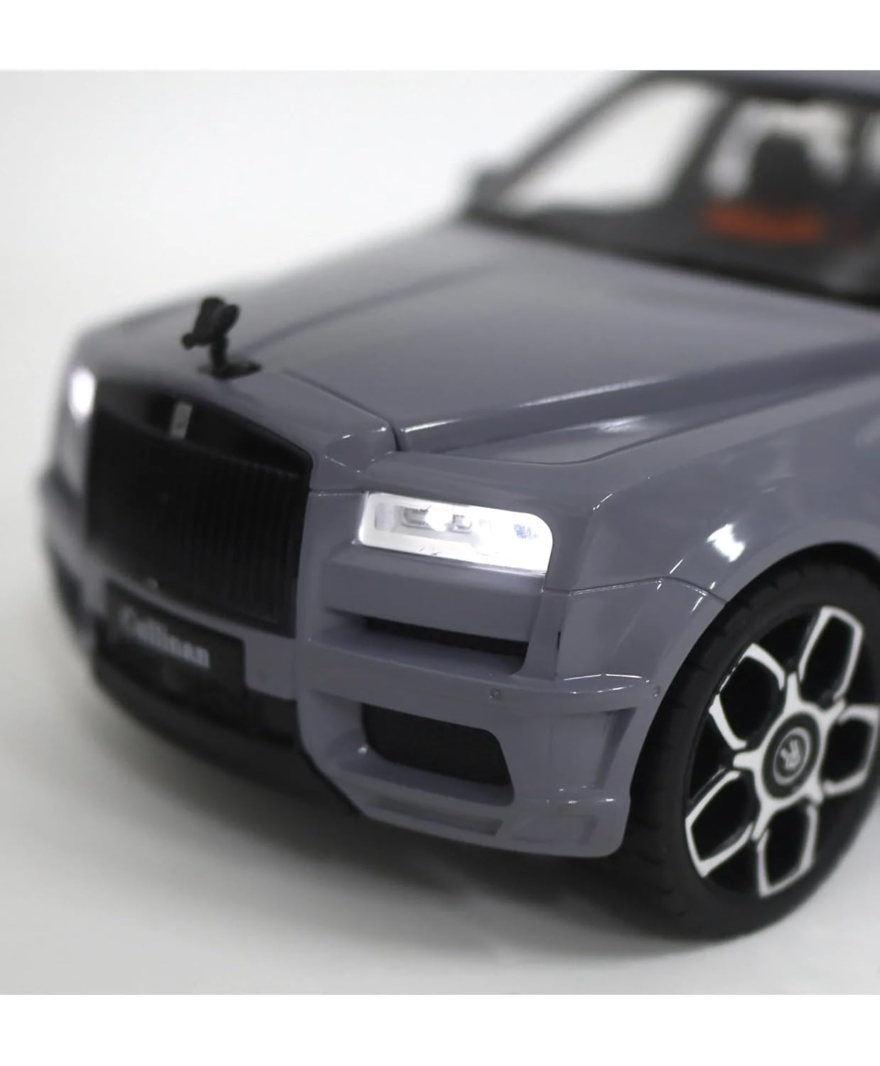 Rolls-Royce Cullinan em Escala 1:20