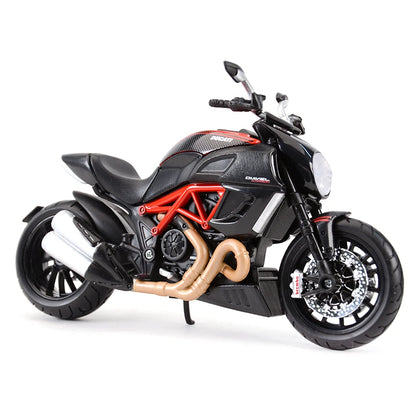 Ducati Diavel Carbon em Escala 1:12