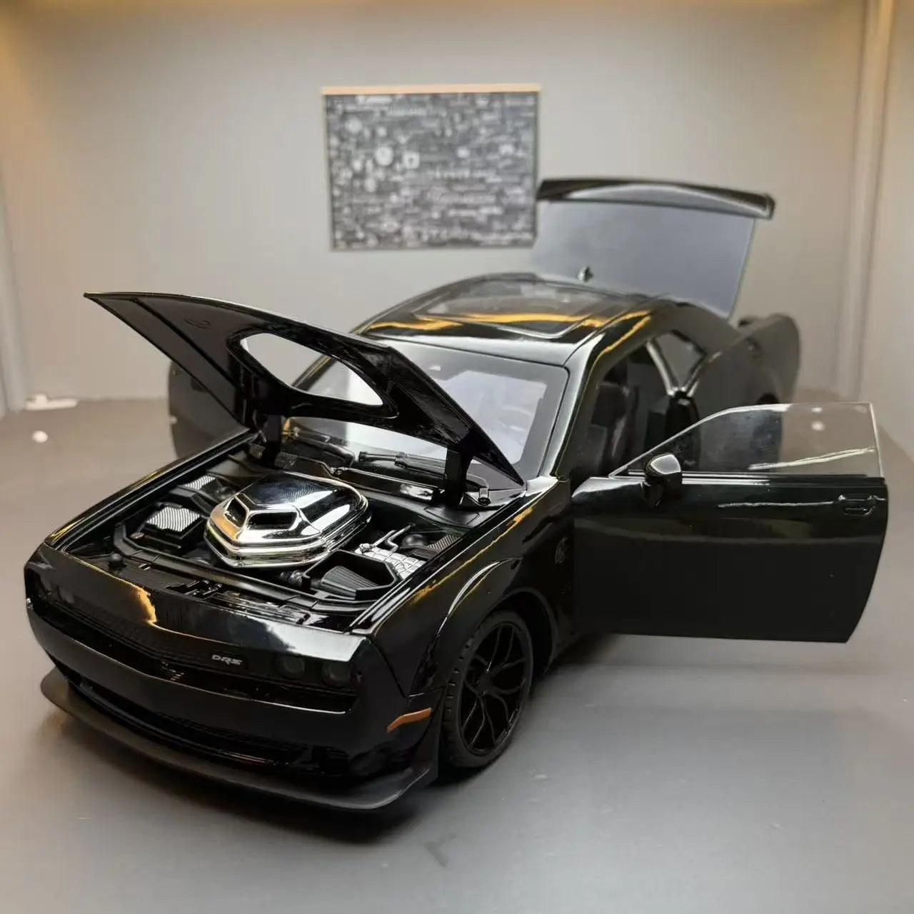 Dodge Challenger R/T Scat Pack 1:18