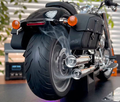 Harley Fat Boy 1:6 com Controle Remoto e Efeitos Realistas
