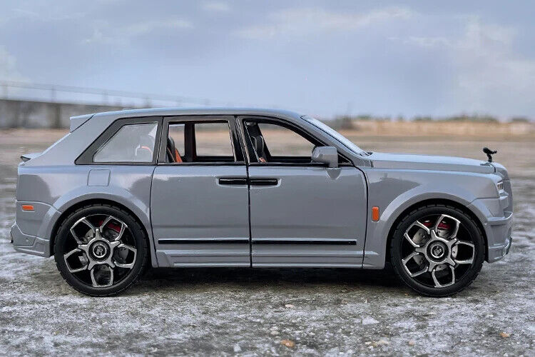 Rolls-Royce Cullinan em Escala 1:20